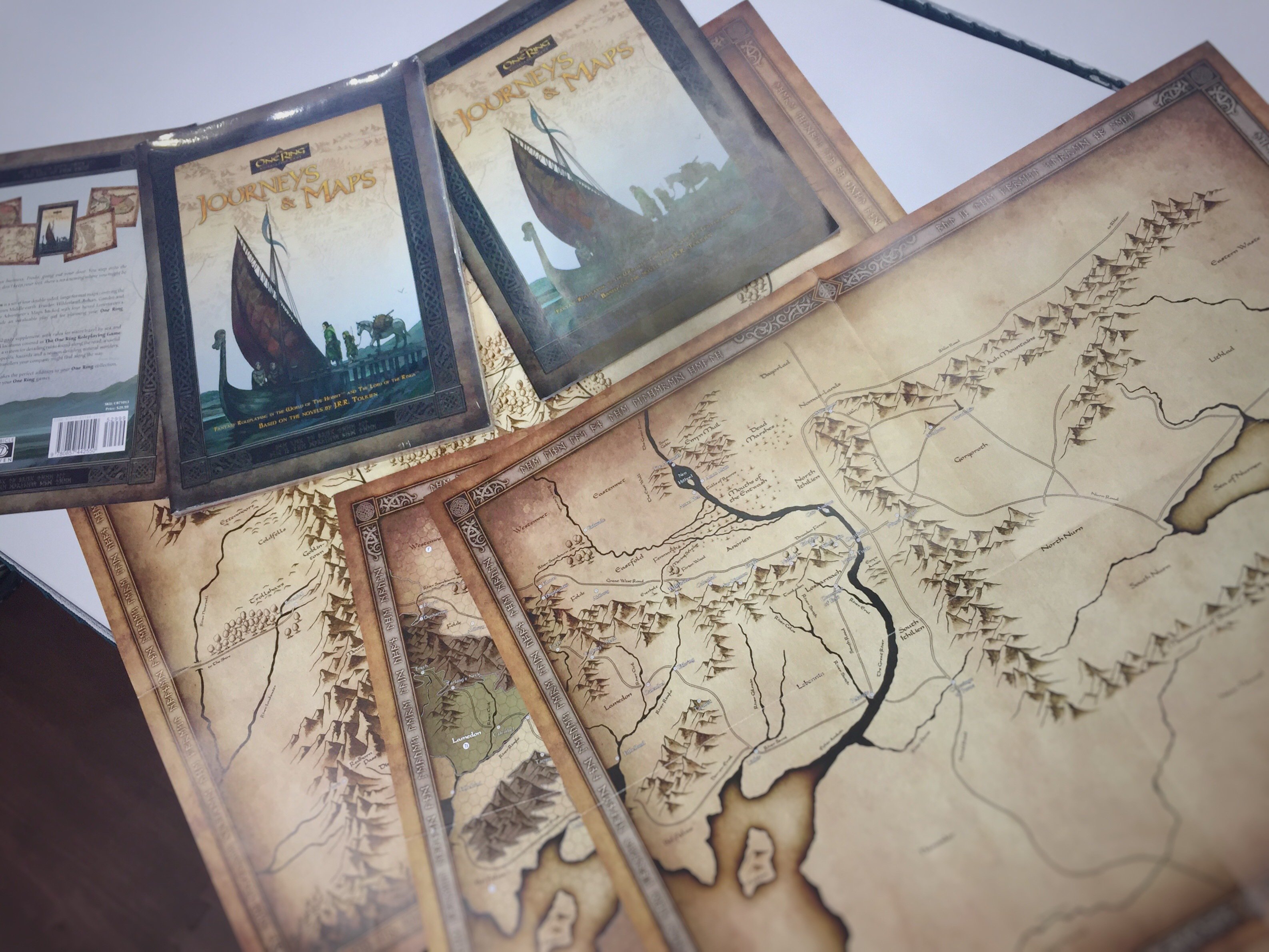 Snikken Compliment Hoofdkwartier Cubicle 7 on Twitter: "We have two advanced preview copies of Journeys and  Maps for The One Ring at our #gencon booth. Gorgeous!  https://t.co/2EooxOISCS" / Twitter