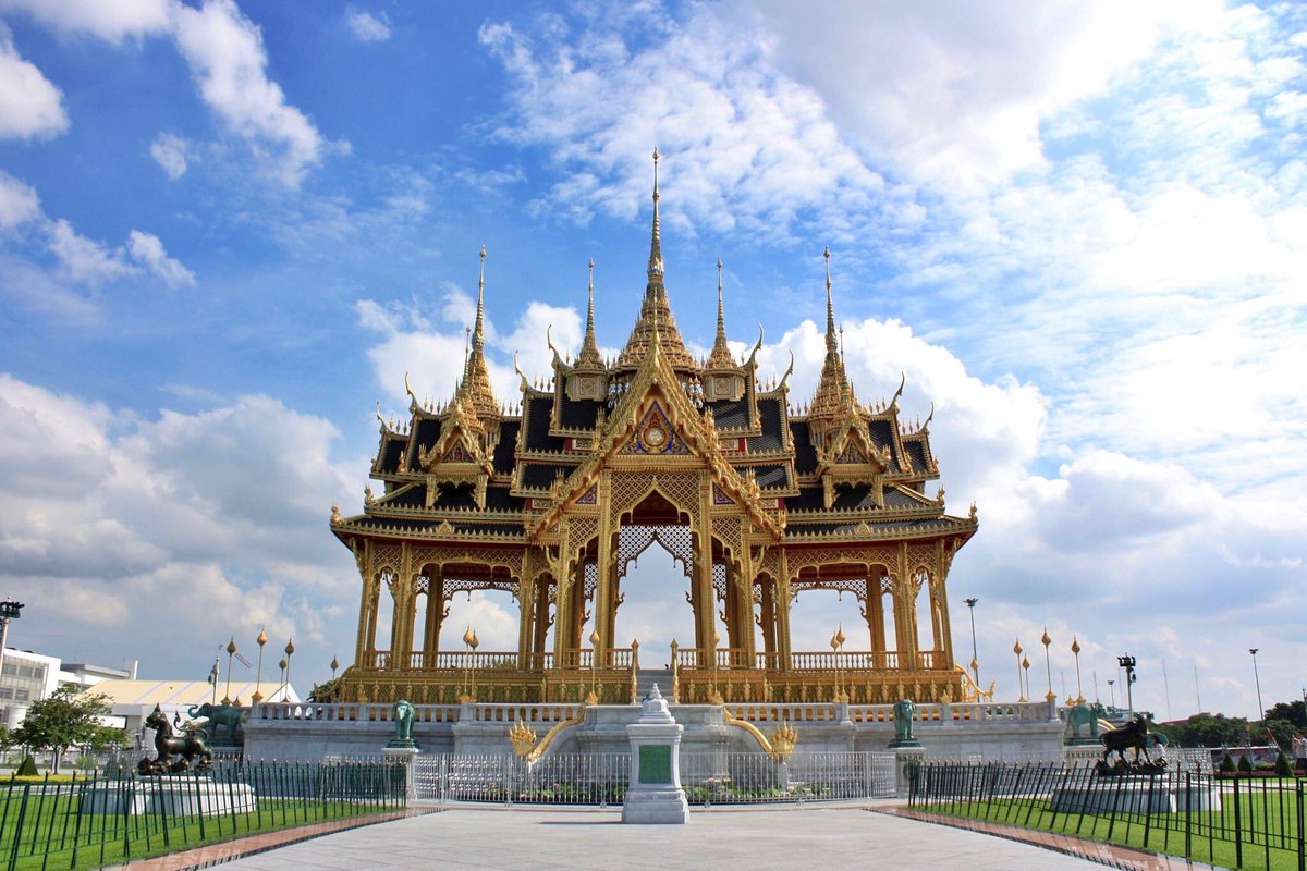 PhuthaiSrisen's tweet photo. เรือนยอดบรมมังคลานุสรณีย์ งานศิลป์แผ่นดิน #ReviewThailand @Review_Thailand https://t.co/qJUlbbUumc