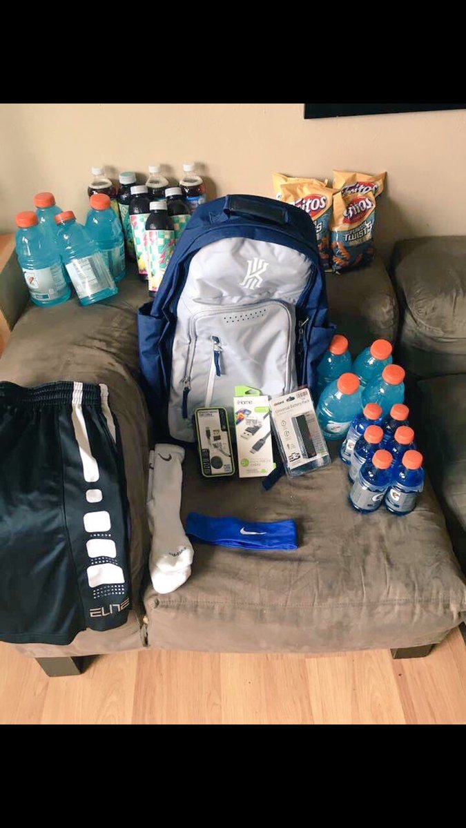 glocc_tv's tweet photo. Where the girls that's going to spoil they nigga like this? 🤔🙏🏾💙🏀🏈 https://t.co/caEIrj4jpx