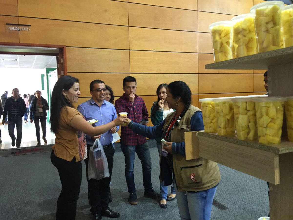CCCASANARE's tweet photo. @CCCASANARE y @alcaldiaaguazul presentes en #Expoboyaca2016 @SINERGIACCC @CCCompetitiva @renierpachonalc @nurygonz https://t.co/cB4PMK5YM7