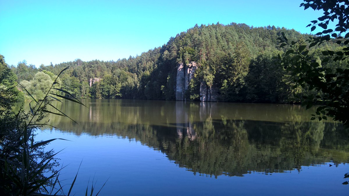 Adelka188's tweet photo. Krásná procházka s Meggie ☺😁😏 @TomasTroller  a Renata Štrumfová #ceskyraj #czechparadise #věžák #rybník https://t.co/A8PPlJ5Mvp