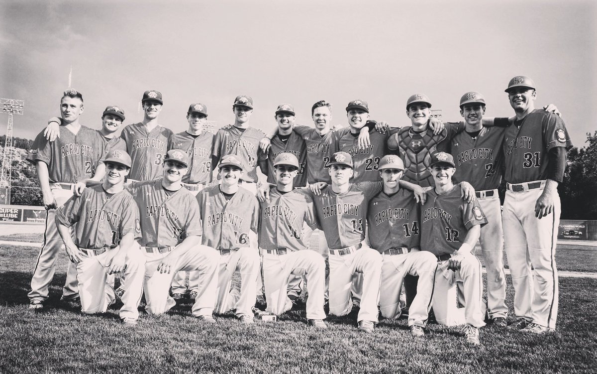 Post22Baseball's tweet photo. 60 minutes to game time. #post22baseball #22swag https://t.co/82bKaeUpXc