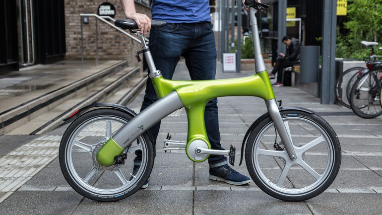 CNET's tweet photo. This bizarre e-bike is a gorgeous, smooth ride, but you're screwed if you run out of battery https://t.co/1bkuXfk31W https://t.co/mU5KwGqHYI