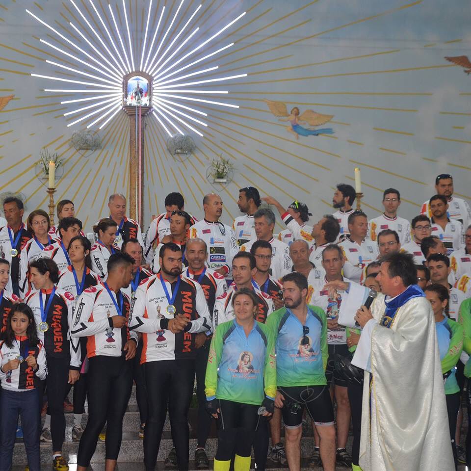 diocesedeuruacu's tweet photo. Ciclistas chegam ao Santuário da Mãe Abadia! #Romaria2016 #Muquém https://t.co/CZ06lIFcGJ