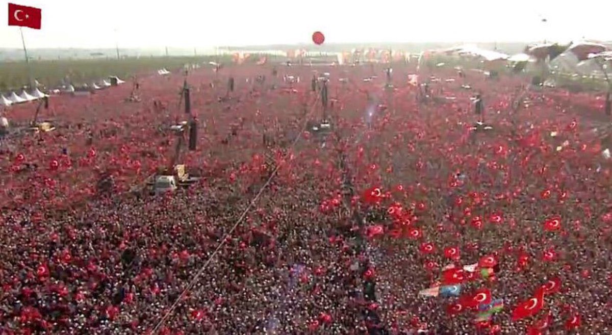SelimAtalayNY's tweet photo. Hiçbir NATO ülkesinde bugün Türkiye meydanlarında toplanan kitlelerin benzerini toplayamazsınız

#turkeyunited https://t.co/XPRQKtz57f