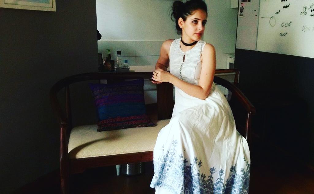 SumitaKareer's tweet photo. When you try hard to make the frame look #vintage-y!
#TBT2016 #whiteobsession https://t.co/DAcP1lRpgw