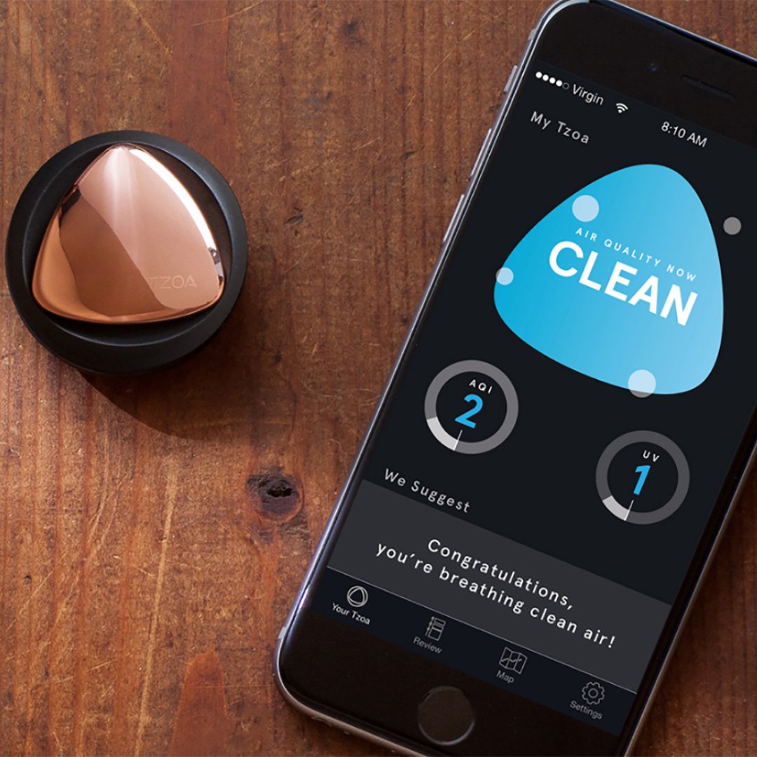 CrowdAndCloudTV's tweet photo. Air quality sensor, @MyTzoa, is #Beautiful #CitSci #Fashion https://t.co/zH2wTg4AN7 #CrowdandCloud https://t.co/qDc3xhZNJR
