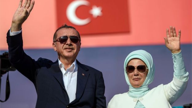 bbcturkce's tweet photo. #Yenikapı'da üç partinin katılımıyla 'Demokrasi ve Şehitler mitingi' 
https://t.co/RRyix7njuD https://t.co/IzSrSZNMC9