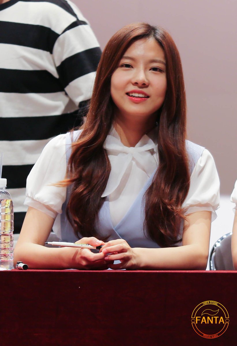 gugudan_fanta's tweet photo. #구구단 #나영 #김나영 #구구단팬싸인회 #gugudan #gu9udan #nayoung #kimnayoung @gu9udan 

160805 용산 굿바이 팬싸인회 나영 pic4

발그레☺️ https://t.co/nIZhetD6A4
