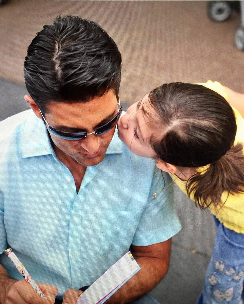 Resultado de imagen de fotos fernando colunga con niños