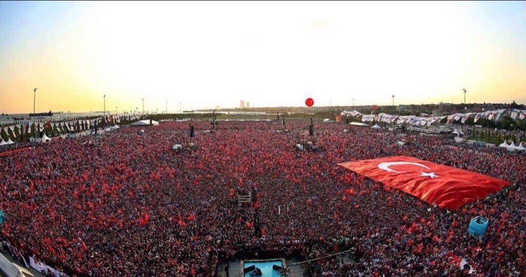 zulk4rneyn's tweet photo. Zafer demokrasinin,Meydan Milletindir.
Tek Kitap
Tek Bayrak
Tek Devlet
Tek Millet
#TekYürekMeydanlardayız https://t.co/WDo2fECFJE