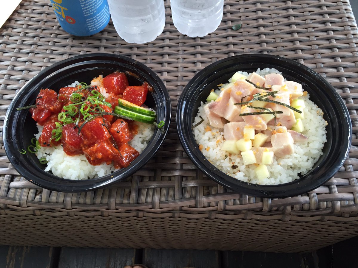 drmlb's tweet photo. Awesome popup #poke @lincolnbarhou! #JasonLiu https://t.co/cMzwUhBHrb