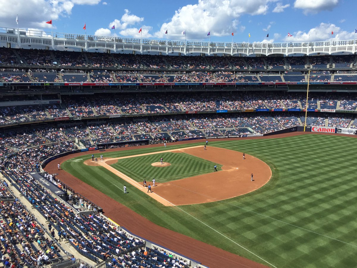 BrooklynRocks's tweet photo. #gobacktoCleveland,Cleveland excessive throws to 1st will not prevent @NYYankees_en from winning https://t.co/IqGJHSVXh1