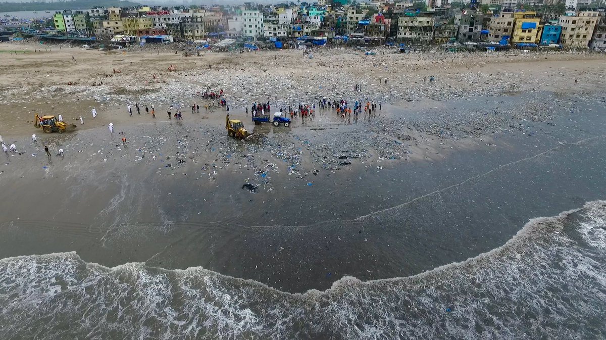 LewisPugh's tweet photo. A long day of beach cleaning in the hot sun. Thank you to everyone who helped! 🇮🇳#MumbaiBeachClean https://t.co/cTHJXgOvH8