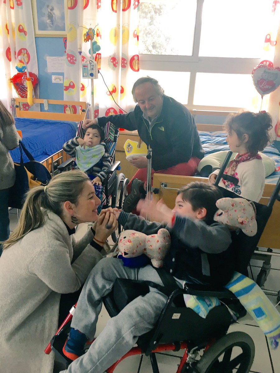 MarceSabat's tweet photo. Celebrando el #DiadelNiño en el hogar @PCChileno con nuestros niños, los más vulnerables. https://t.co/Nd8pDvGVcE https://t.co/0RaNZJKtWp