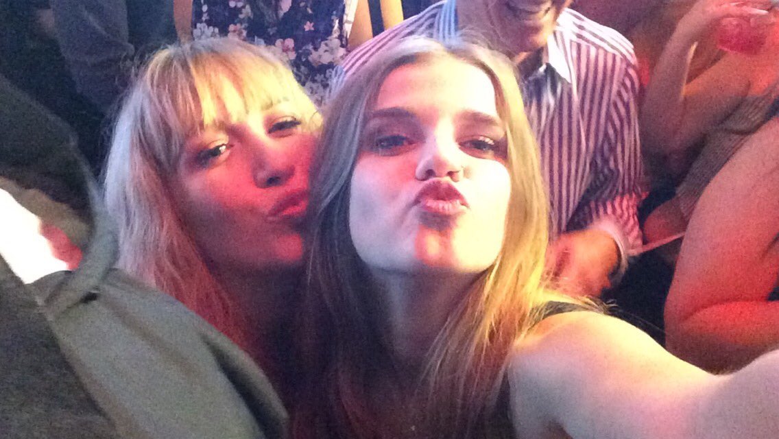 khammond13's tweet photo. HAPPY 19th BIRTHDAY BENO💖💖💖💖 love you 👯 #auntsyd https://t.co/vcDzztBi10