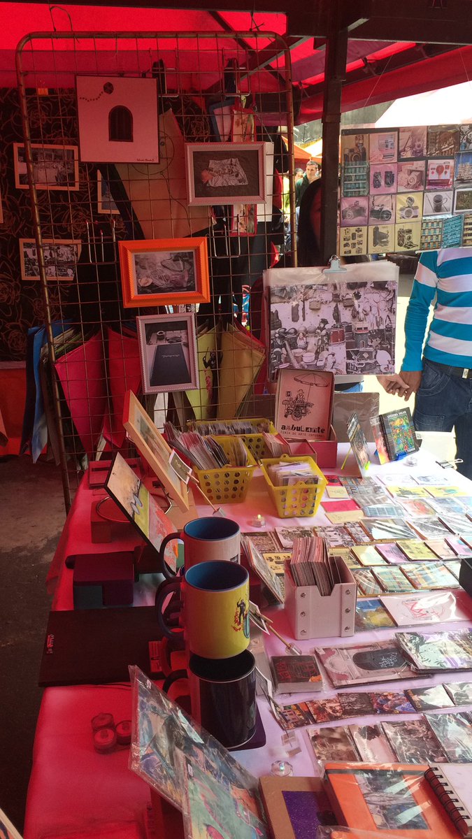 Paxmagacin's tweet photo. AMBULANTE Feria de arte informal.Mercado de Pulgas San Alejo.Resistiendo al cambio climático #LluevaTrueneOTiemble https://t.co/4lnsSY8Eup