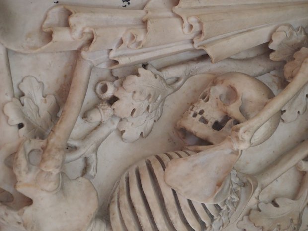 18thCand19thC's tweet photo. Carved #Seletons, Elizabethan Theatre #Giants, and a #Cat... @FlickeringLamps https://t.co/yS7ixZ8Frg https://t.co/KwHemAqCJQ