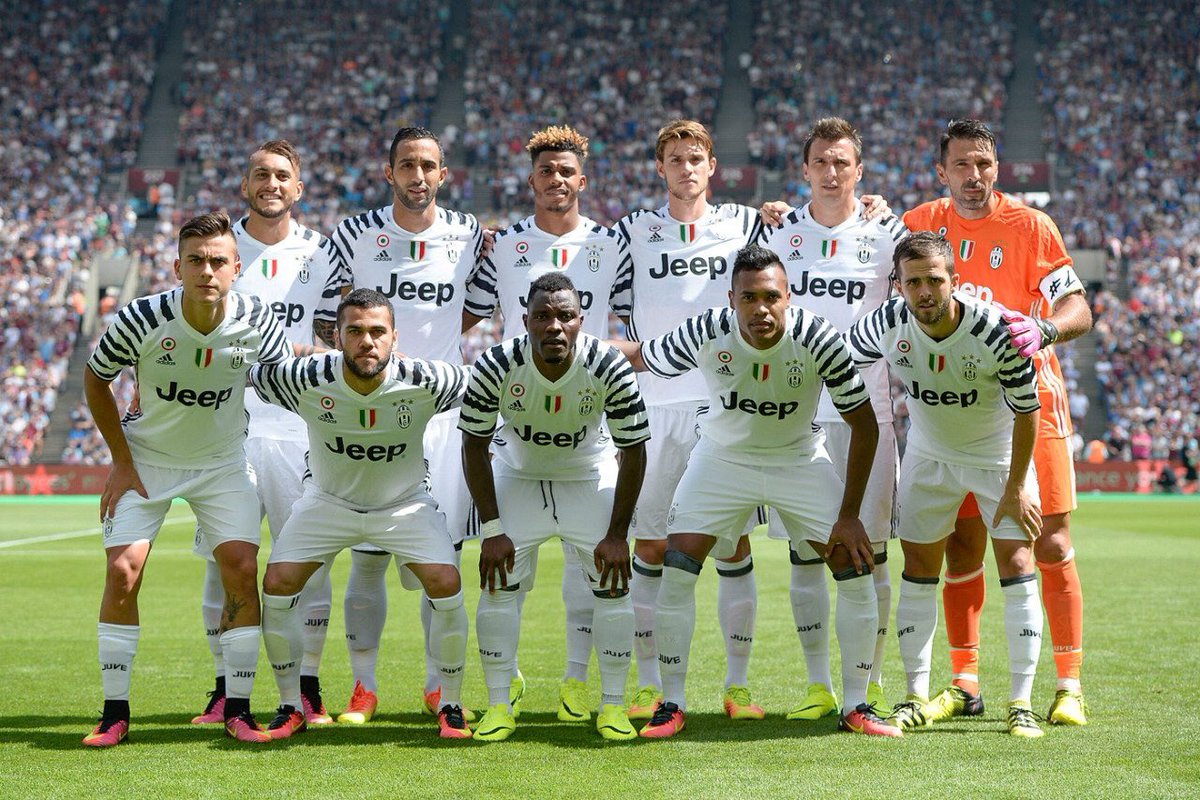 Juve_France's tweet photo. Les vestes, le maillot domicile, extérieur et third

Adidas a vraiment fait du beau boulot pour la Juventus 🔥 https://t.co/IIBGYRkECk