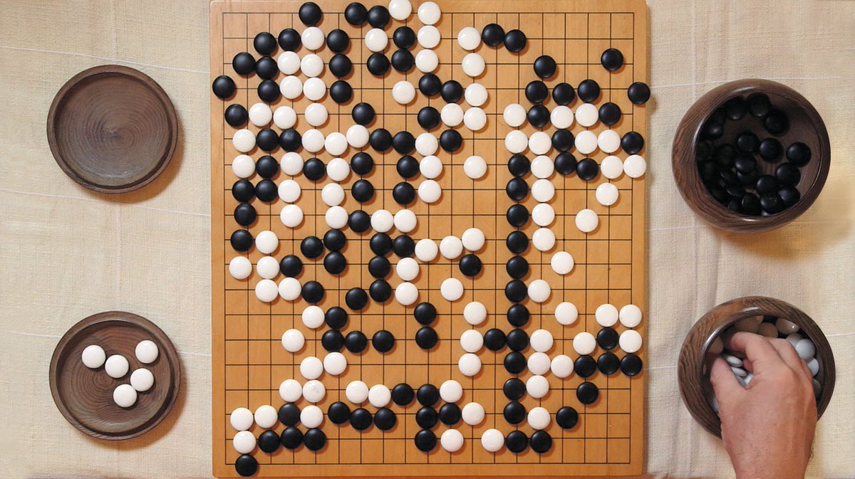 Eric_Juma's tweet photo. How #machinelearning beat the human brain at Go https://t.co/eeUo2Ge5G5 #AlphaGo #AI https://t.co/sF6M0NsP6Y
