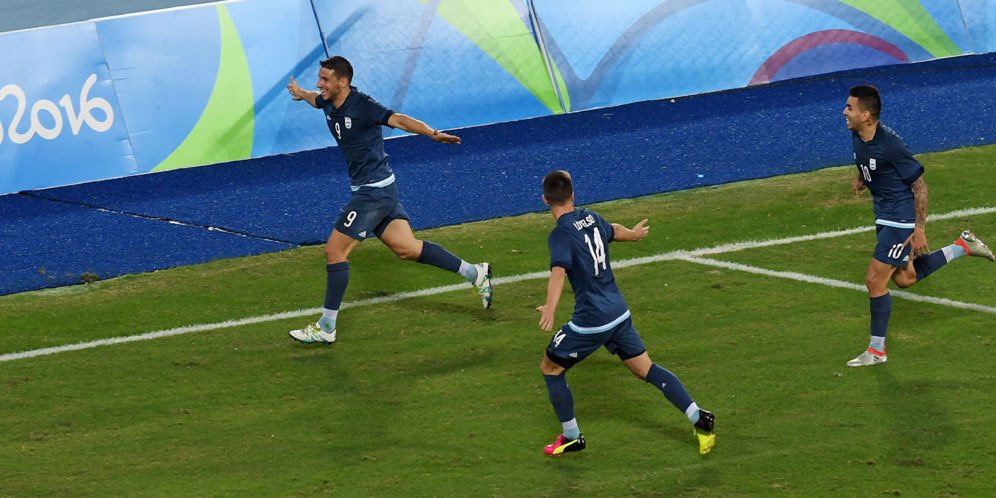 ACMilan_ID's tweet photo. Highlights Olimpiade: Argentina 2-1 Aljazair https://t.co/3BbQZACSB9 https://t.co/WUPKmcmT7c