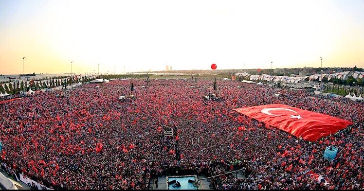 Birlikte çok daha güzel, çok daha güçlüyüz Türkiyem..
#TekMilletTekYürek