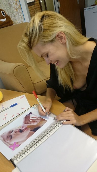 💋Do you want autograph? 🇳🇱📸📝  @XArtModels  @xart @ https://t.co/XfhyLEVTcP<a class="tags" href="/tag/xartmodels">@xartmodels</a><a class="tags" href="/tag/xart">@xart</a><a href="/tag/model"class="tags"><span>#model</span></a><a href="/tag/brunette"class="tags"><span>#brunette</span></a><a href="/tag/beautiful"class="tags"><span>#beautiful</span></a><a href="/tag/sexy"class="tags"><span>#sexy</span></a><a href="/tag/blonde"class="tags"><span>#blonde</span></a><a href="/tag/pornstar"class="tags"><span>#pornstar</span></a>