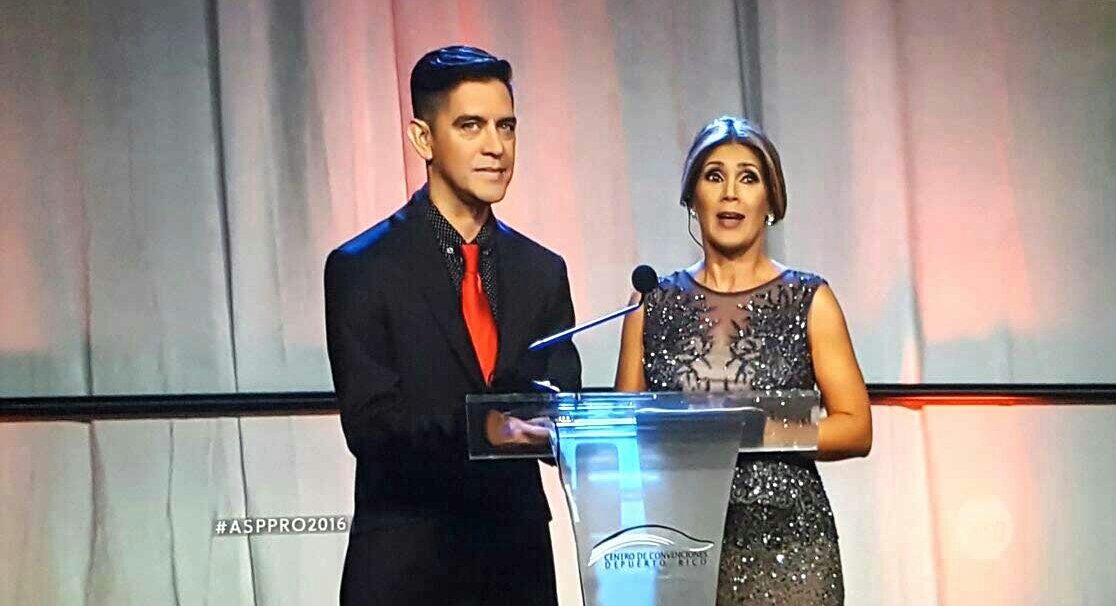 manuelernestopr's tweet photo. Equipo de @noticias247pr de fiesta por premios en Gala #Asppro2016. @felixalemanpr @jirizarrynews @macevedocanal6 https://t.co/7srP0BWIjk
