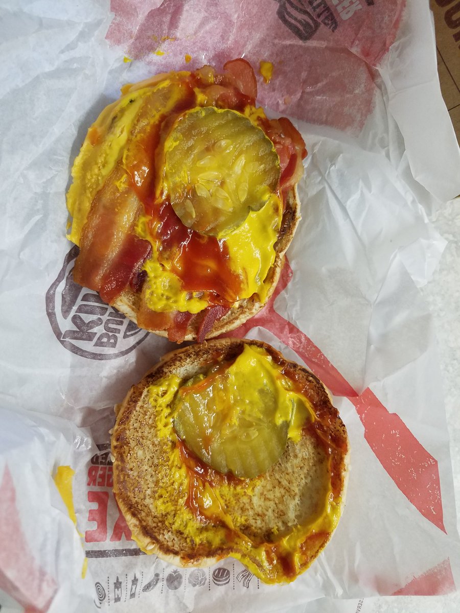 SBergerBOSTON's tweet photo. Hey @BurgerKing Does this look like a bacon cheeseburger PLAIN to you? #BKFAIL This is not "Have it your way." https://t.co/ytOPVe4hoX