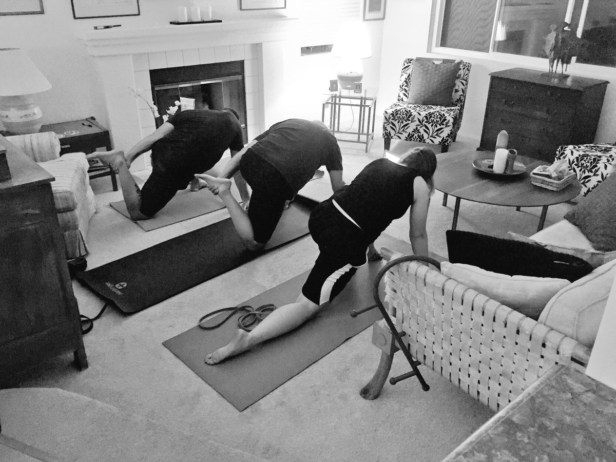ModelT0311's tweet photo. Family ROM last night @romwod #familyflexy https://t.co/voYUxilOFl
