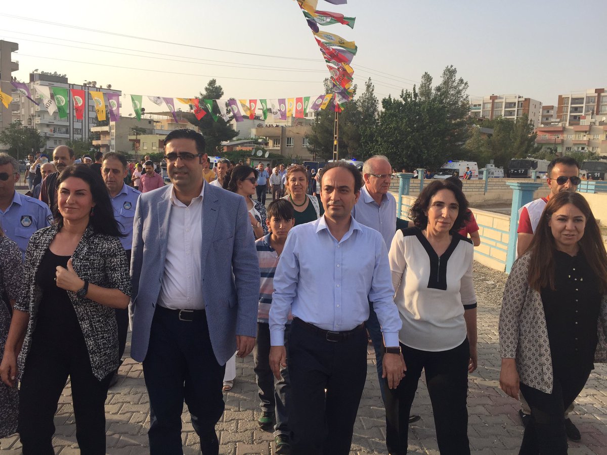 SaadetBecerekli's tweet photo. Batman mitinginden @baydemirosman @idrisbaluken @ayseacar_b @sabri_ozdemir1 @HDPBatmann @BatmanDBP https://t.co/vpuWfGSP84