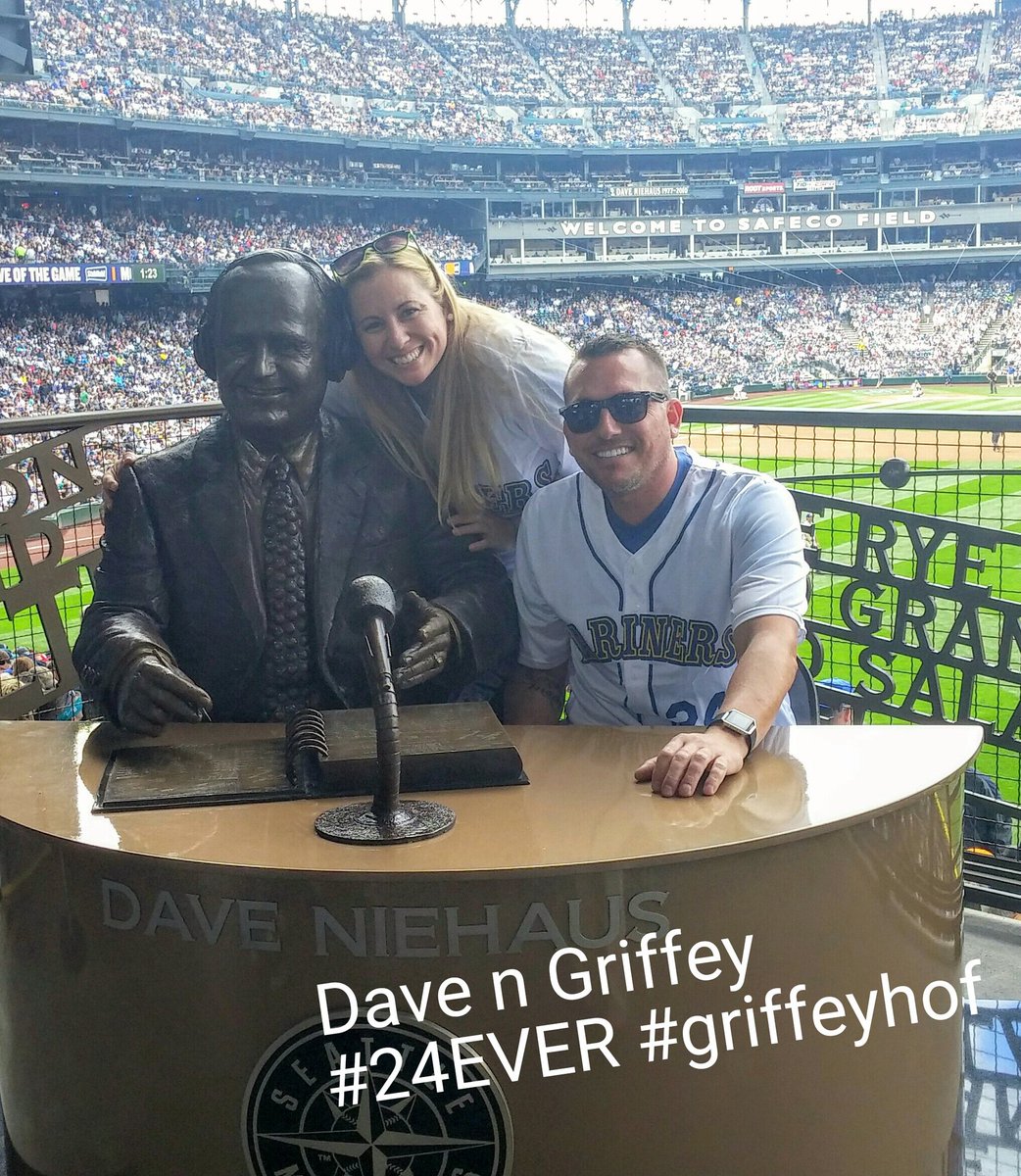 StaceAMx14's tweet photo. #24EVER @Mariners had to see Dave in our new #Griffey jerseys! #marinersbaseball #straightdate #SundayFunday https://t.co/TmE1NAJV3h