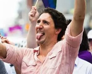 Burdett89's tweet photo. @JustinTrudeau you look like a fool, your an embarrassment to all of Canada. https://t.co/DKBxGQzH8d