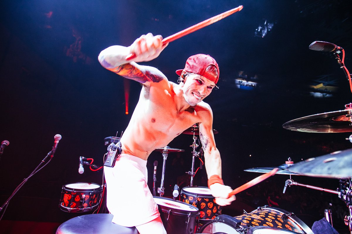 twentyonepilots's tweet photo. 8/2 STLØUIS _ #ERS2016 has just a few shows left |-/ • https://t.co/Ag267pTVSK