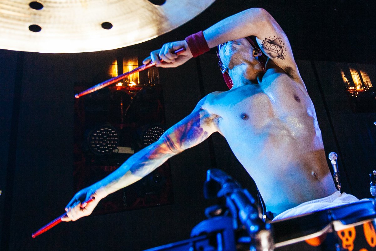 twentyonepilots's tweet photo. 8/2 STLØUIS _ #ERS2016 has just a few shows left |-/ • https://t.co/Ag267pTVSK