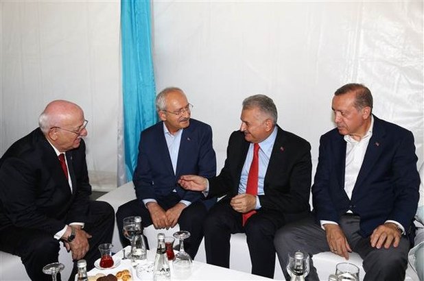 cnnturk's tweet photo. Yenikapı'da tarihi görüntüler https://t.co/Gx9H2PuyA1 https://t.co/DtZRvuH7mo