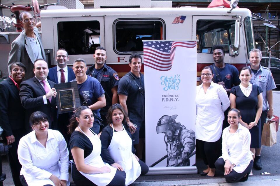 MothersLoveArt's tweet photo. Huge thanks to @FDNY #Engine65 for your service! Hope to see you by the Gallery again soon! https://t.co/IugY7SZdEZ