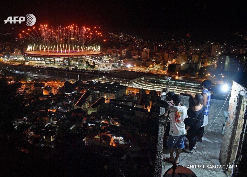 rojastorrijos's tweet image. Cuando la foto lo dice todo sobre #Río2016, como esta de Andrej Isakovic (@AFP) vía @DomRousseauBlog