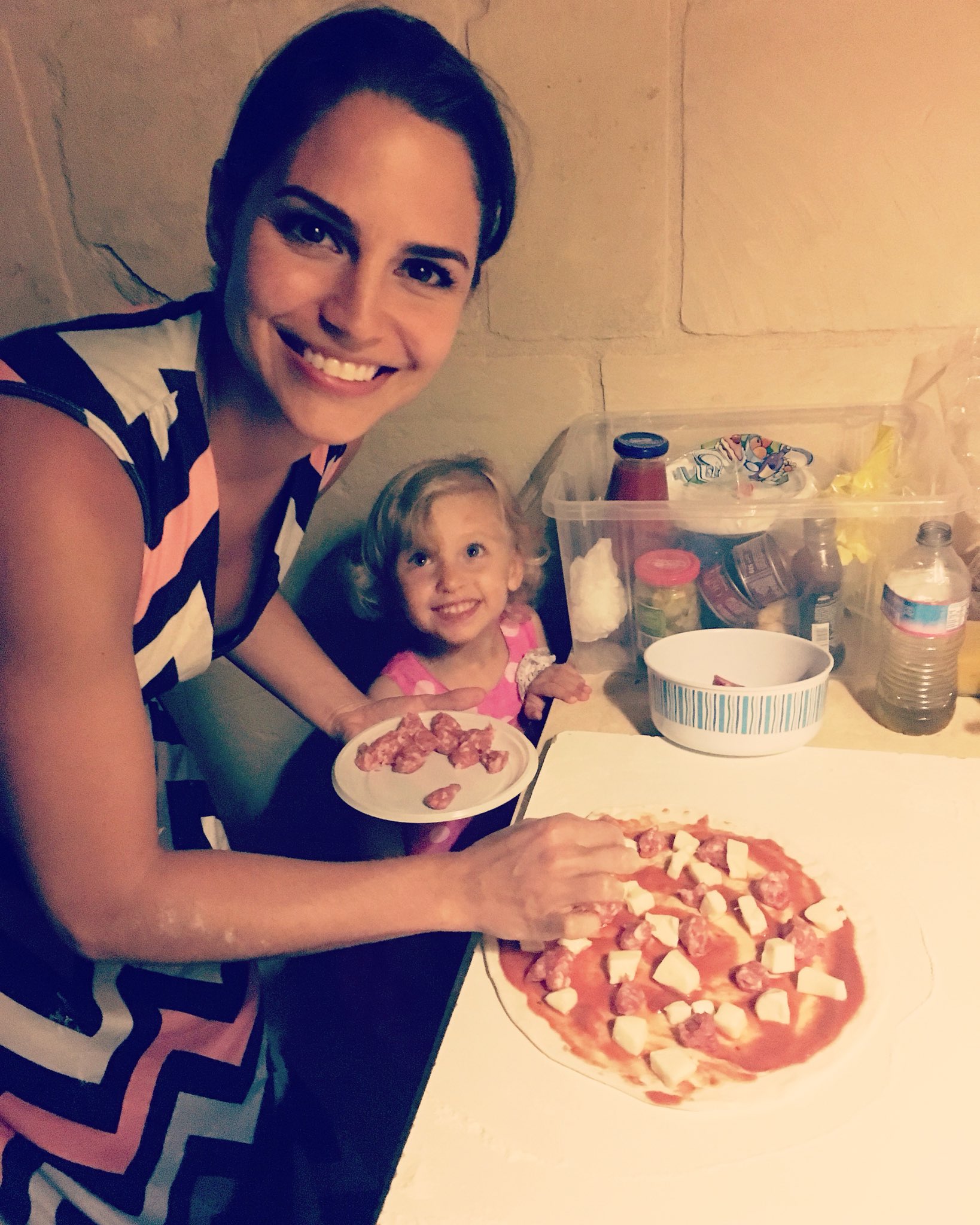 Diane Macedo on Twitter: "Making pizza with my adorable ...