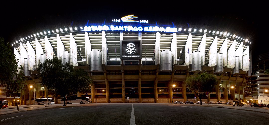 CanBarna_'s tweet photo. Sigo aquí en el Bernabéu esperando el no fichaje de Pogba. Os dejo alguna foto que he hecho mientras he esperado. https://t.co/b1Cqwj6Re6