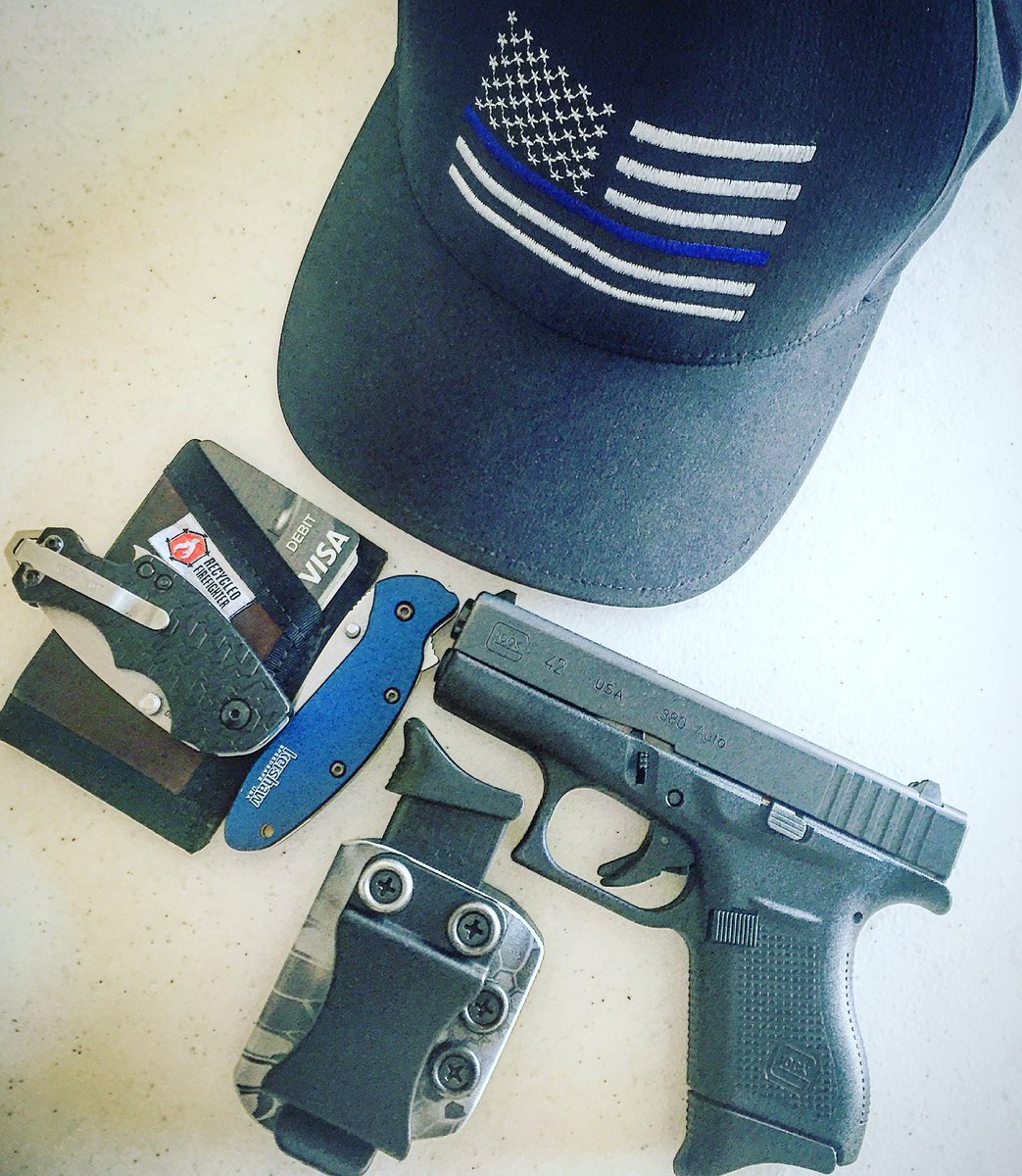 BlueLineEDC's tweet photo. #sundaygunday editing fun! @GLOCKInc @kershawknives #thinblueline #bluelineedc #ohiocops https://t.co/fRoh8jYPcY