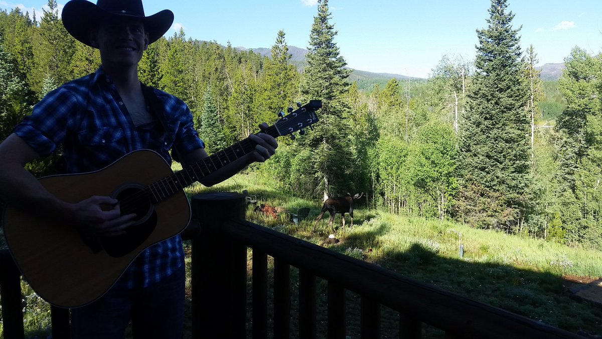c_kinzler's tweet photo. @MartinGuitar - playing guitars for a bull moose # martin pride # hd28 #coloradorocks https://t.co/1oCelIk1nK