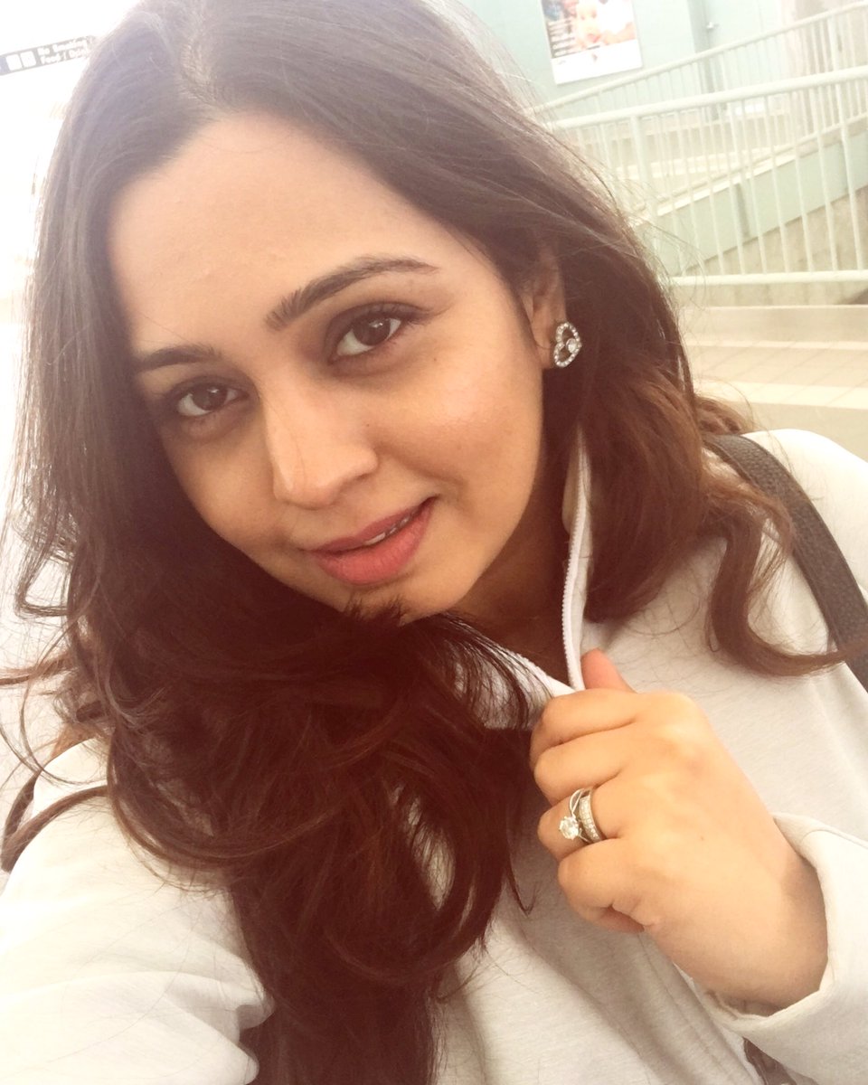 Looklikethis_In's tweet photo. Hey 😘😘😘 #selfie  #trainstation #waiting #coldday #sanfrancisco #milbrae  #makeup #onpoint #onfleek #beautyblogger https://t.co/PhUKaVTRk0
