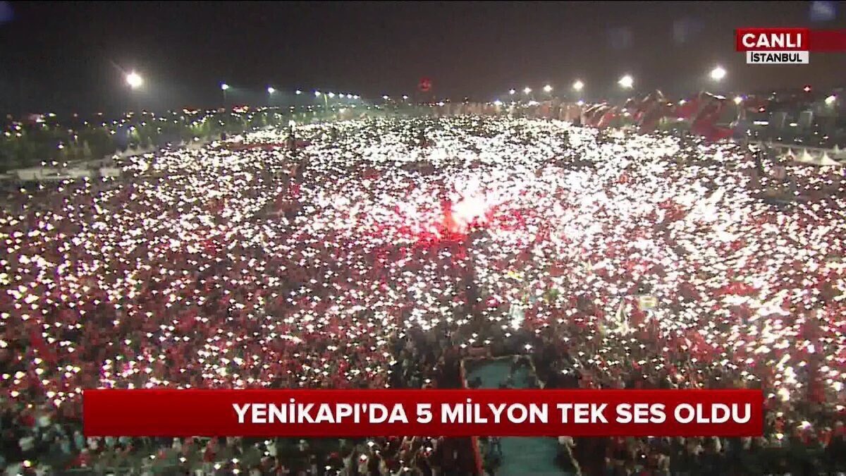 İşte budur! Gurur verici bir tablo... #yenikapıdemokrasimitingi #tekyürektekmillet