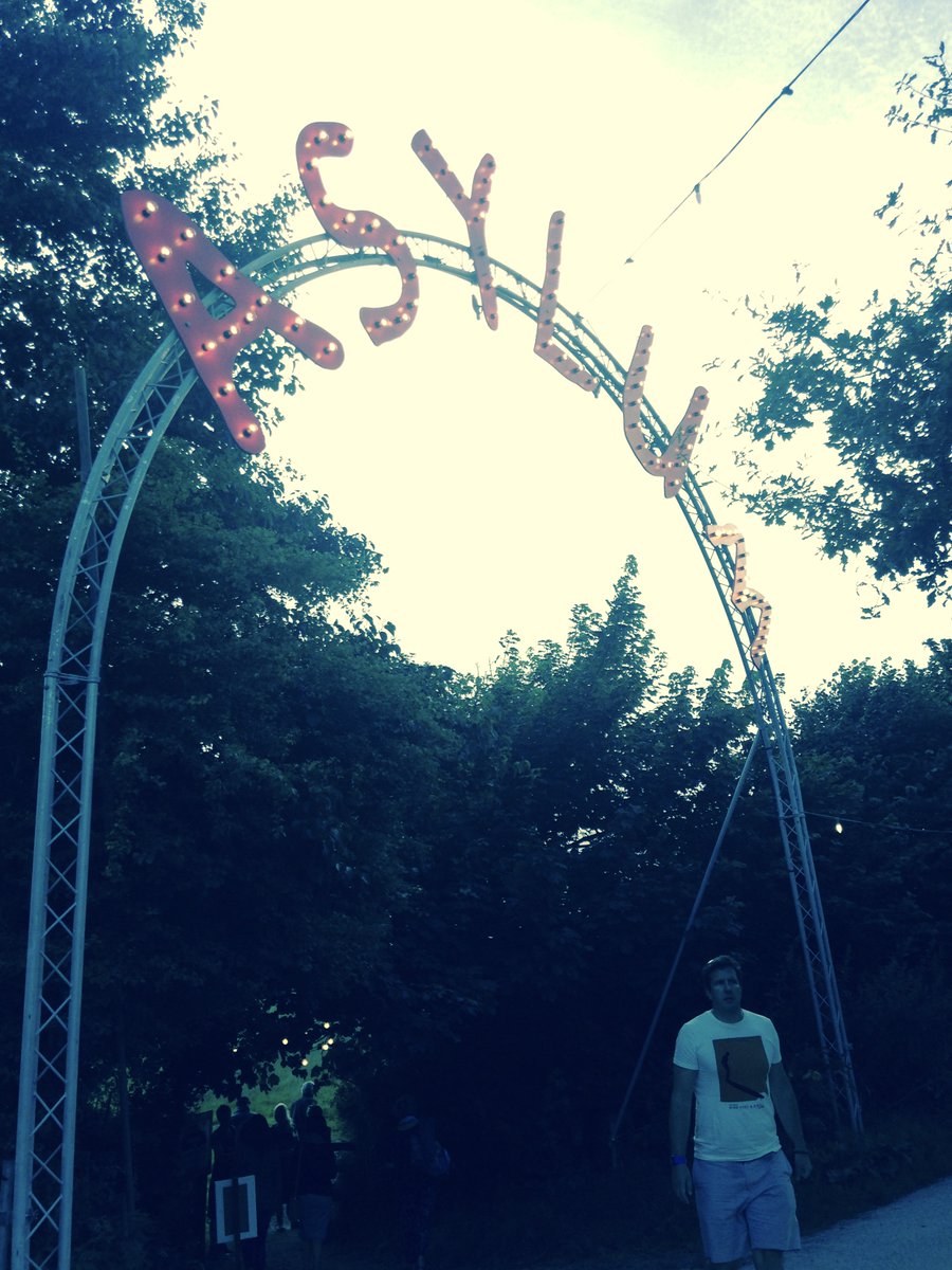 O_Barratt's tweet photo. Great to visit @WeAreKneehigh #Asylum16 yesterday amidst the lush Cornish landscape. https://t.co/6J0Z3qApWT
