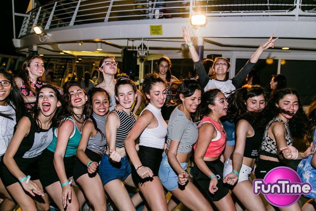 _callmeconi's tweet image. personitas q extraño mucho 🔙😭💖👯 #FuntimeMemories @Funtime15