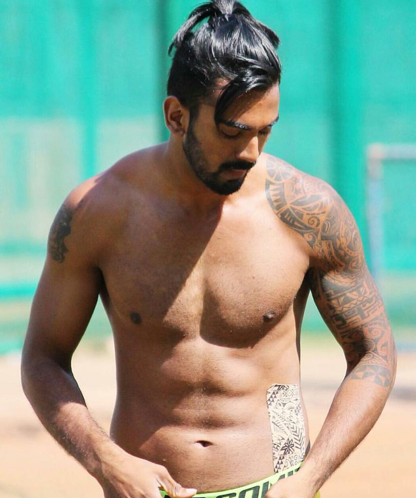 Cricketer KL Rahul Tattoo On Body Lokesh Rahul Says His Favorite His  Batsman Is AB DE Villiers  KL Rahul न बतय उनक शरर पर कतन टट ह  फवरट बललबज ह य