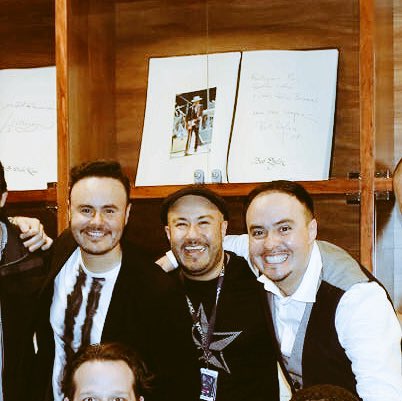 RioRomamx's tweet photo. Hoy es cumple de un gran pilar de RR Gracias siempre por dar más de lo que se espera querido @MikeManager 🎂🎁😎 https://t.co/AgfcpzWEz0
