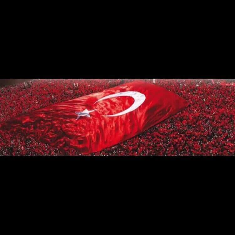 Böyle çok güzelsin TÜRKİYEM
Duamızdır:
" Allahım;
 Vatanımızı böldürtme!
Ezanımızı susturma! 
Bayrağımızı indirtme!"