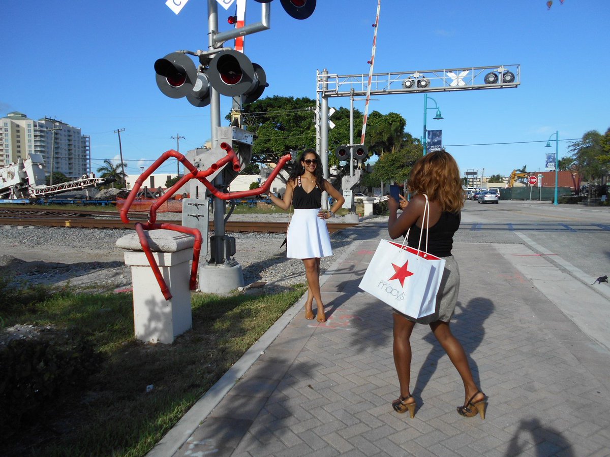 TasteHistory's tweet photo. So @MacysTourism & @Macys, what's your #foodspiration? @GoBrightline wants to know for #BrightlineSummer https://t.co/kS7NDw7svL